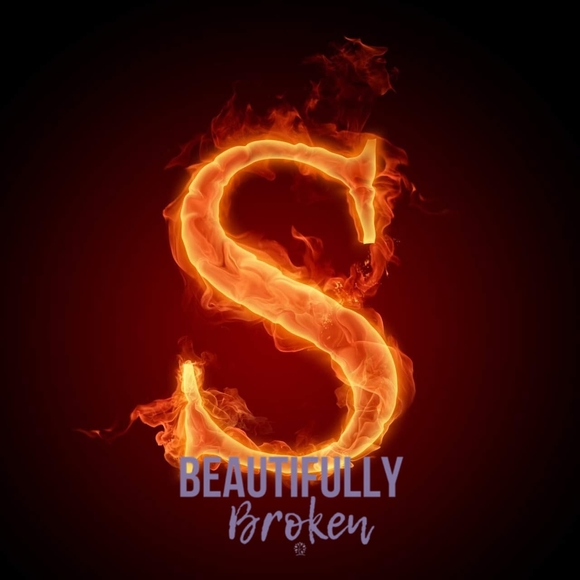 Poshmark profile picture for @nyxis